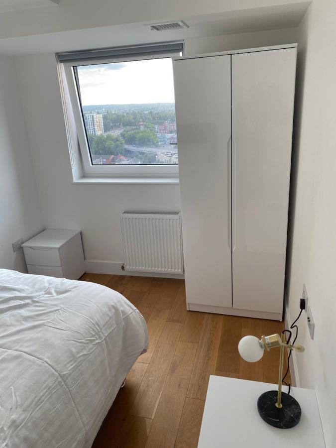 Morden 1 Bedroom City- Apt Central Stylish Living Croydon Extérieur photo