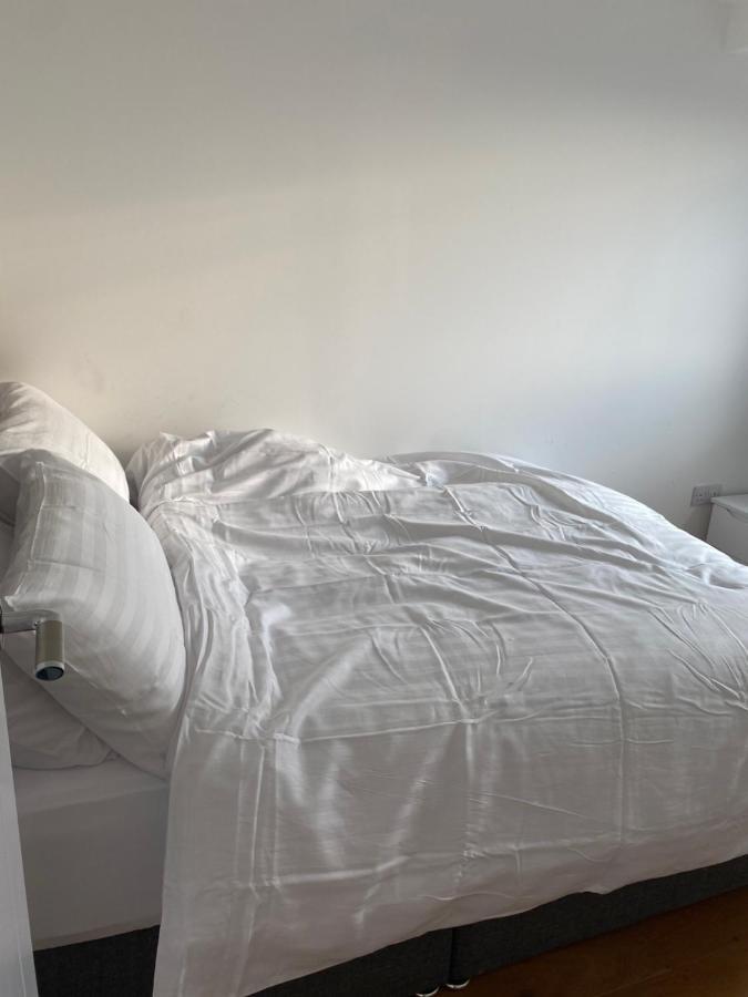 Morden 1 Bedroom City- Apt Central Stylish Living Croydon Extérieur photo